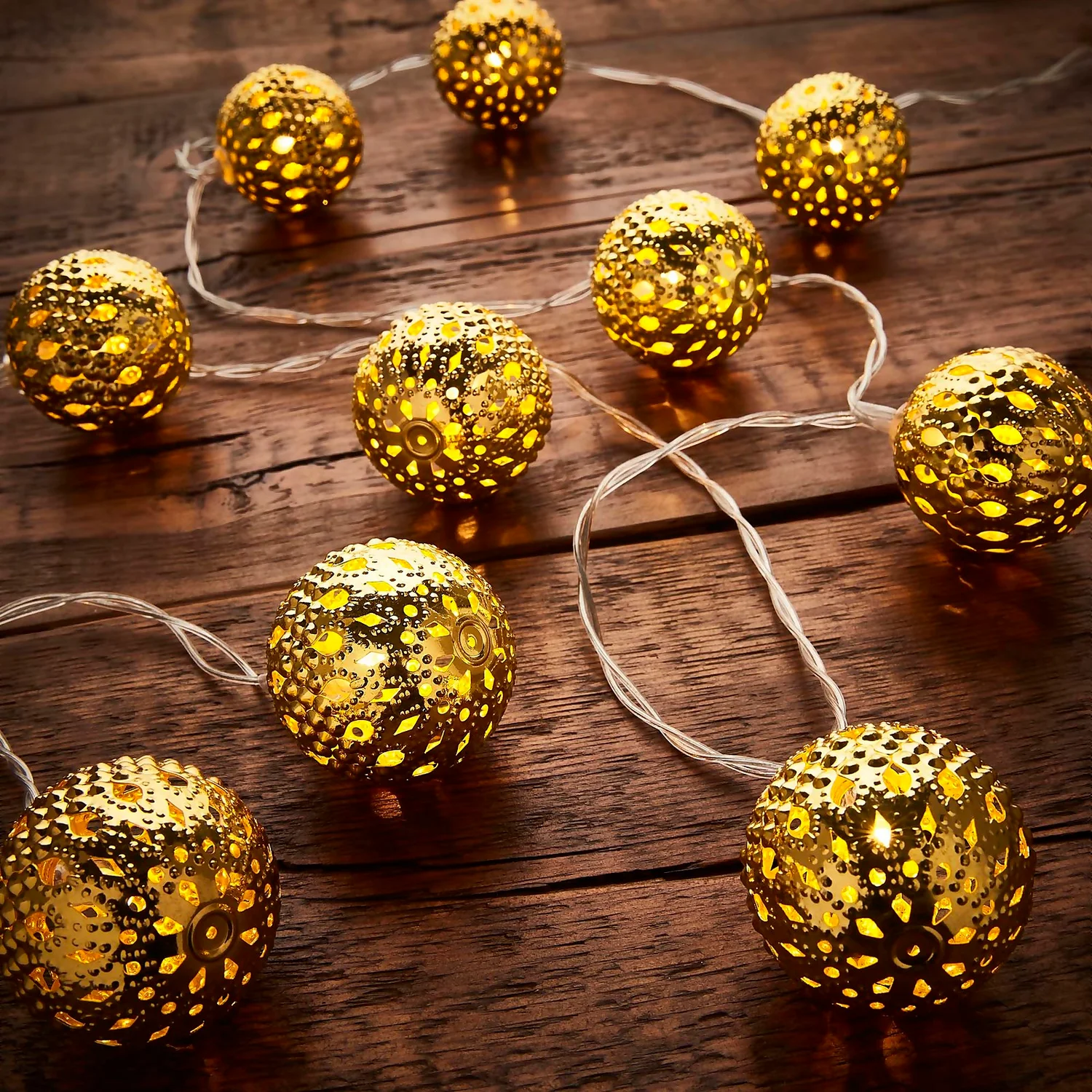 10 Gold Lantern String Christmas Tree Lights - Battery Operated 6 10 Gold Lantern String Christmas Tree Lights - Battery Operated - Image 4